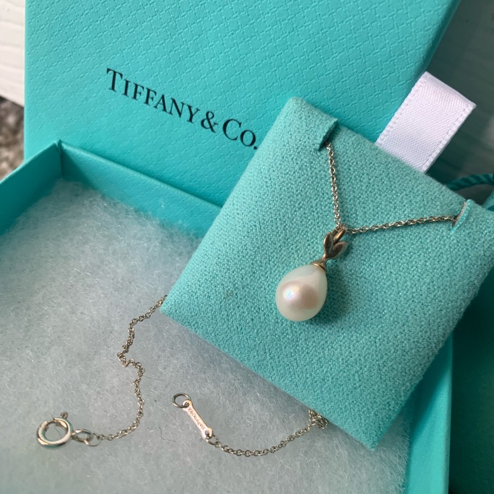 Tiffany & Co Olive Leaf Pendant Necklace